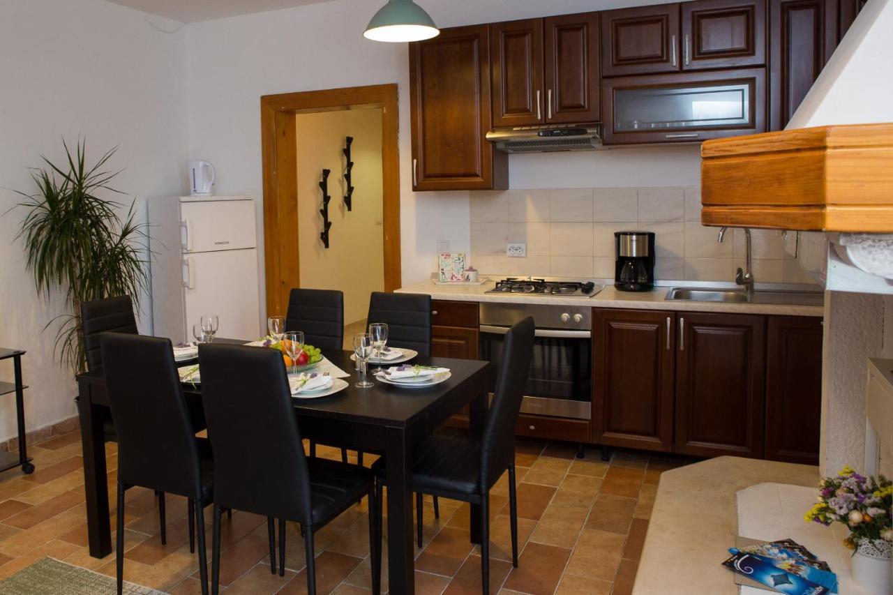Ferienwohnung Apartman Girasol Pula Exterior foto