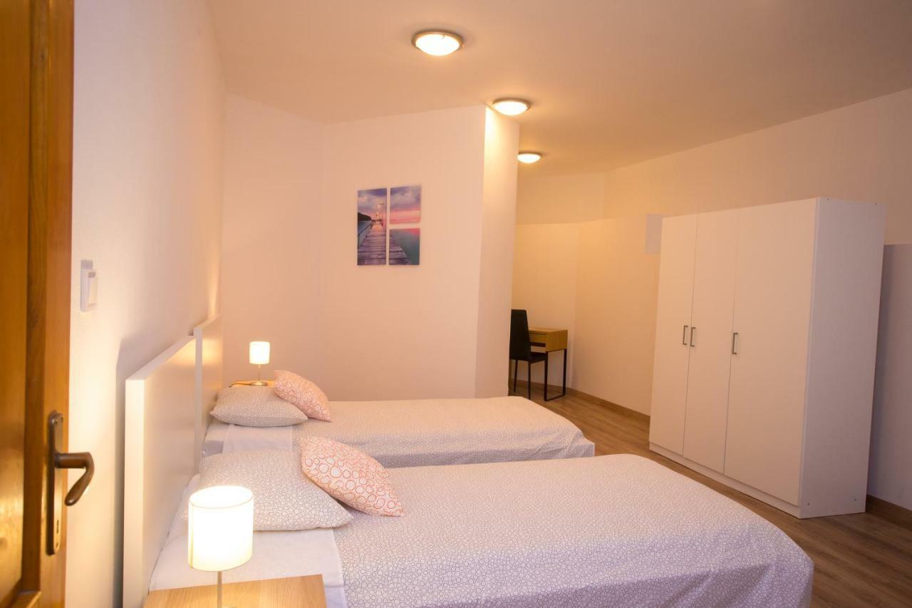 Ferienwohnung Apartman Girasol Pula Exterior foto