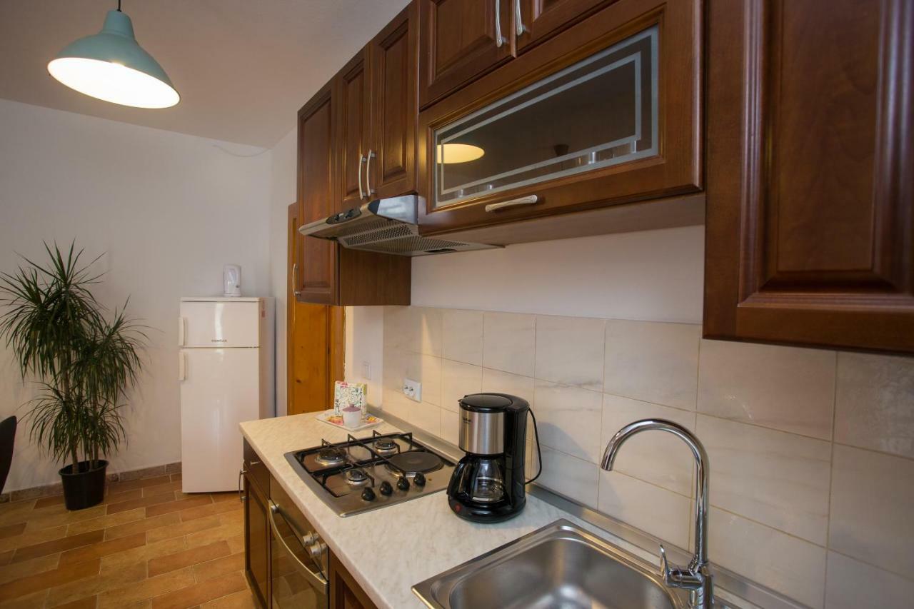 Ferienwohnung Apartman Girasol Pula Exterior foto