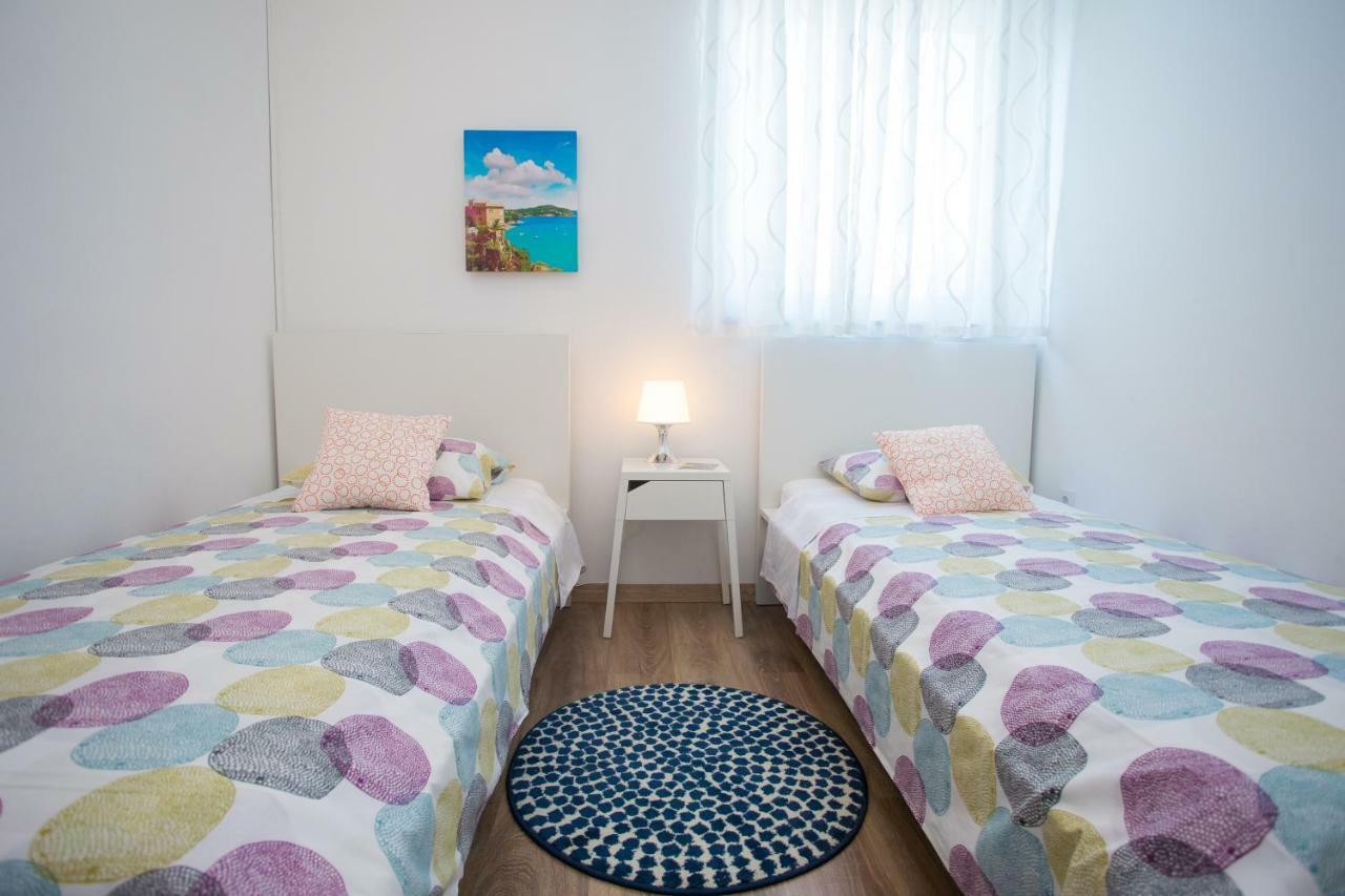 Ferienwohnung Apartman Girasol Pula Exterior foto